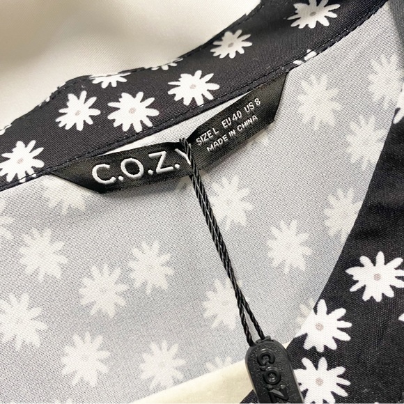 COZY Black & White Floral Daisy Print Button Up Blouse - Picture 2 of 9